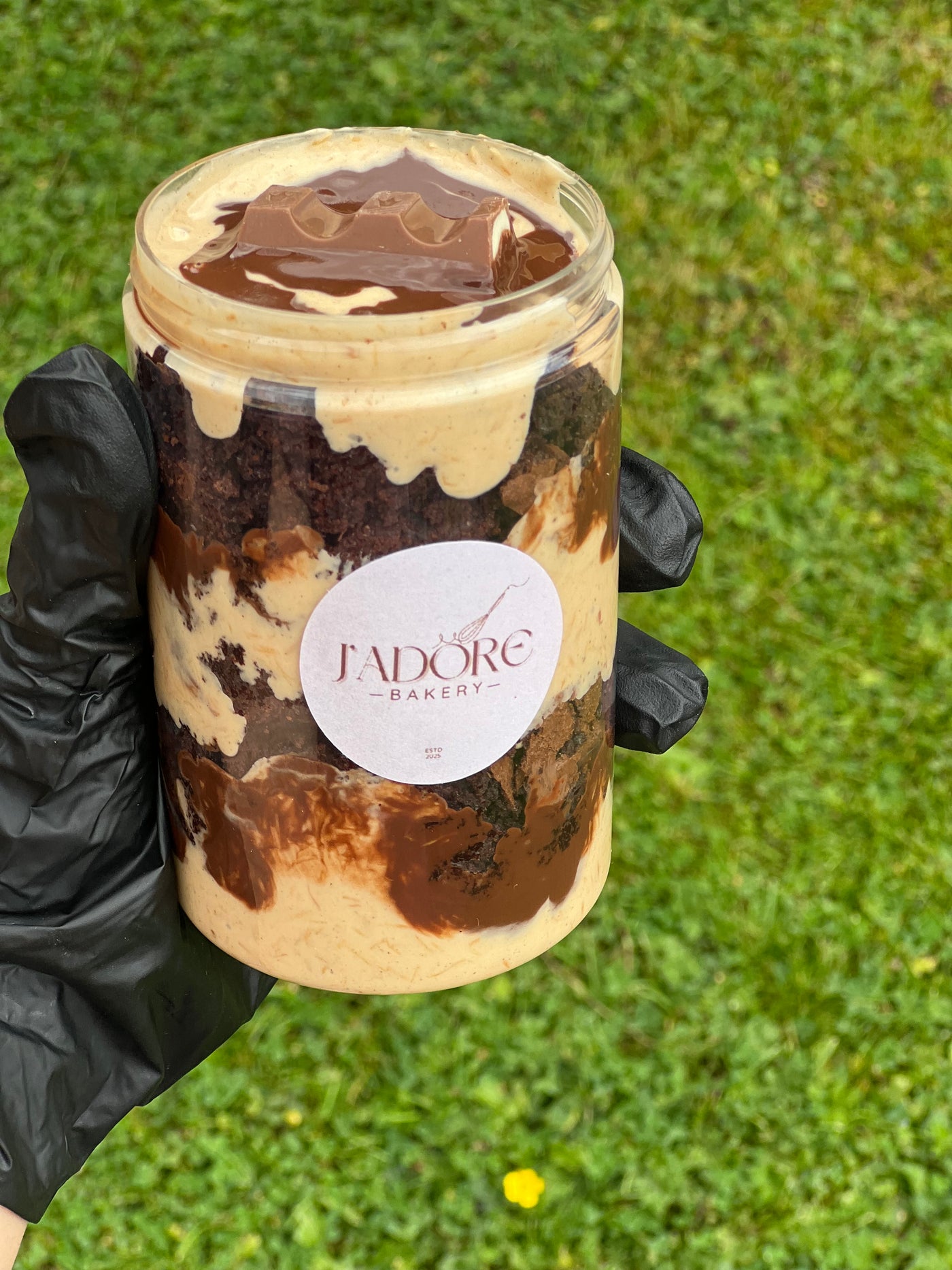 KINDER Kunafa Brownie jar